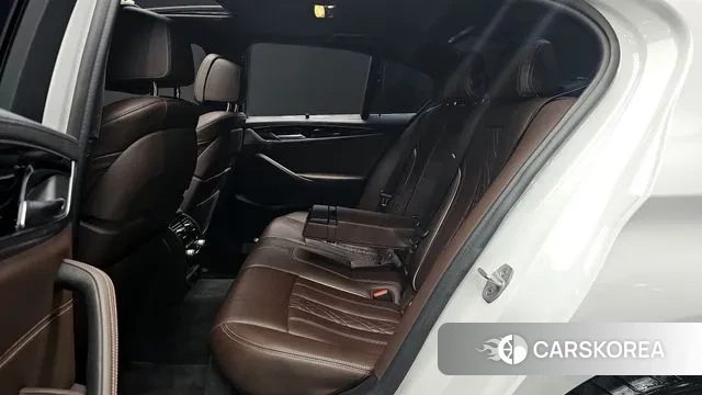 BMW 5 Series (G30) 2018 Белый из Кореи, фото 3