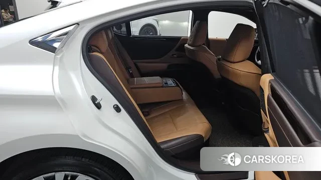 Lexus ES300h 7th generation 2020 Белый из Кореи, фото 3