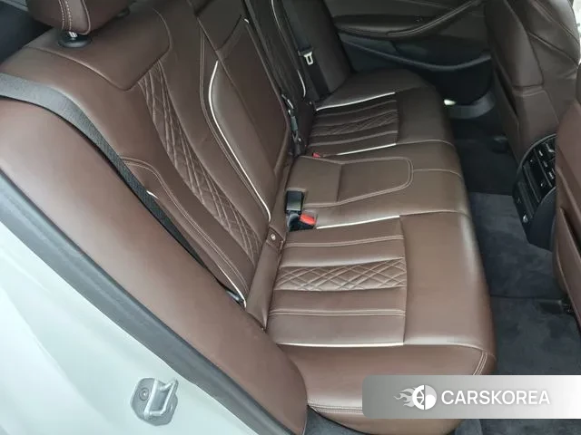 BMW 5 Series (G30) 2018 Белый из Кореи, фото 3