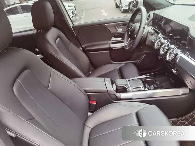 Mercedes-Benz GLB 2023 Белый из Китая, фото 3