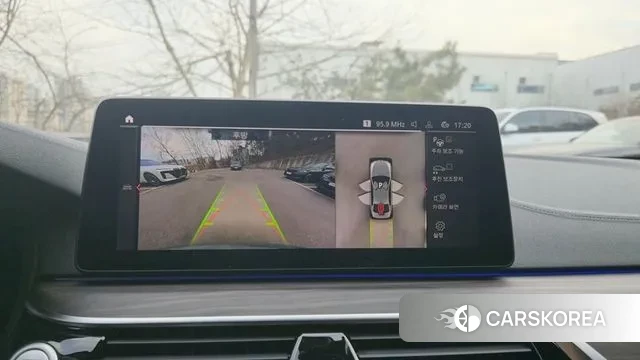 BMW 5 Series (G30) 2021 Серебристо-серый из Кореи, фото 3