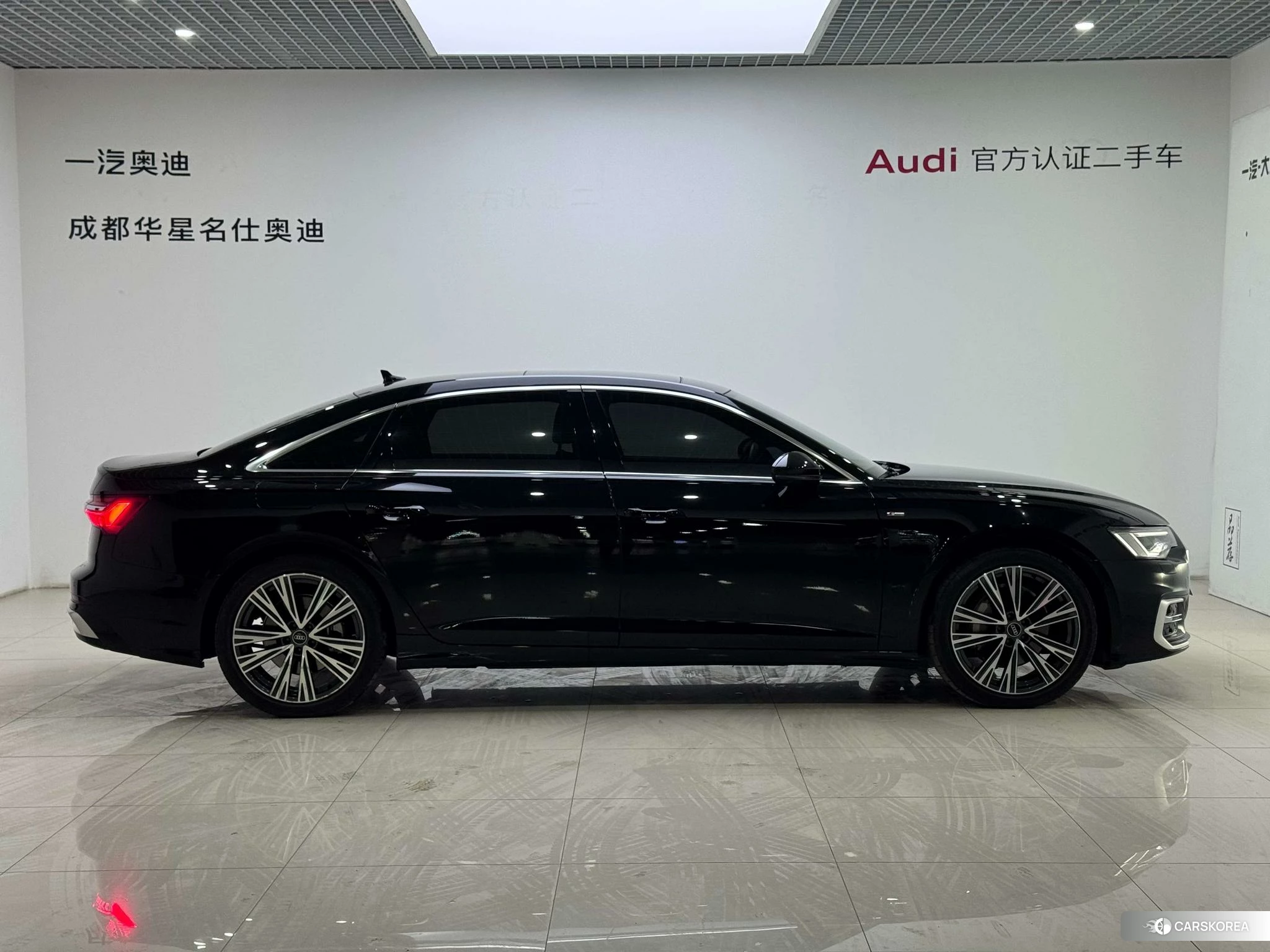 Audi A6L 2022 Черный из Китая, фото 3