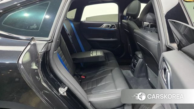 BMW 4 Series (G22) 2023 Черный из Кореи, фото 3