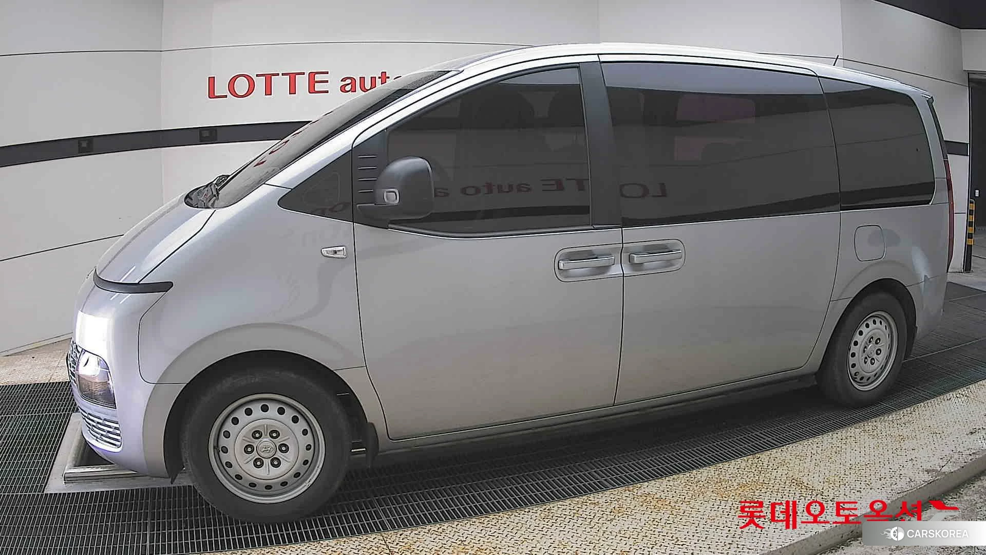 Hyundai Staria 2022 Shimmering Silver Metallic из Кореи, фото 3