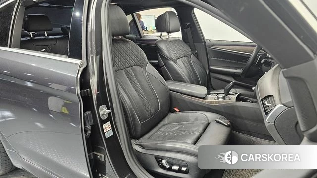 BMW 5 Series (G30) 2018 Серый из Кореи, фото 3
