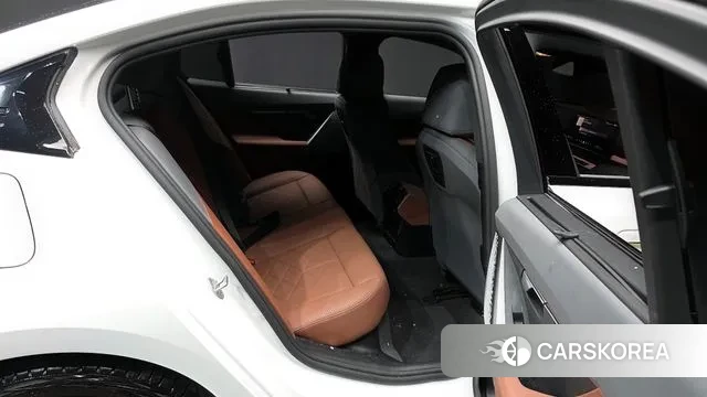 BMW 5 Series (G60) 2025 Белый из Кореи, фото 3