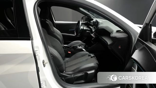 Peugeot e-208 second Generation 2021 Белый из Кореи, фото 3