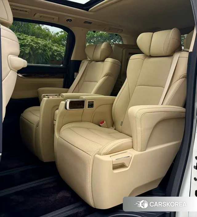 Toyota Elfa 2022 Белый из Китая, фото 3