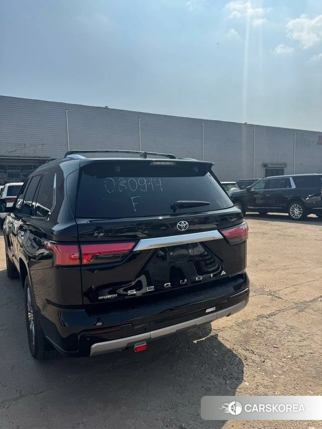 Toyota Sequoia 2025 Черный из Китая, фото 3