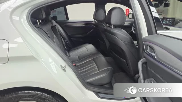 BMW 5 Series (G30) 2018 Белый из Кореи, фото 3