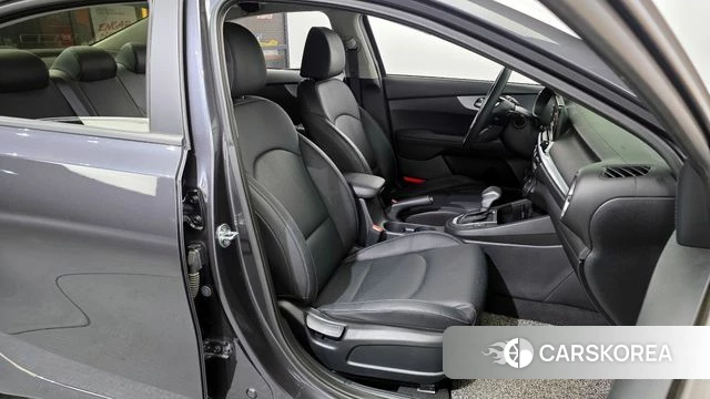 Kia The New K3 2nd generation 2023 Серый из Кореи, фото 3