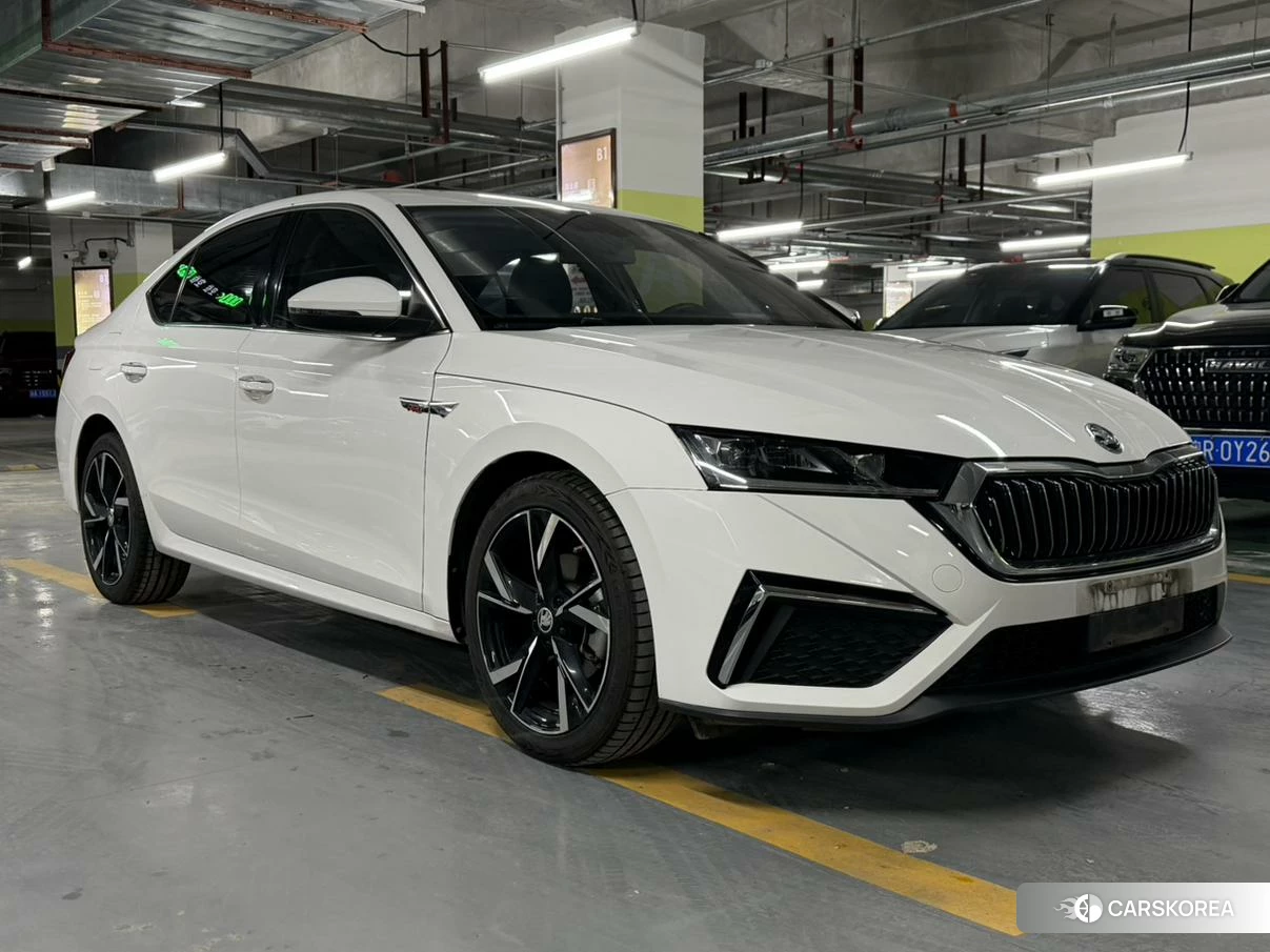 Skoda Octavia 2021 Белый из Китая, фото 3