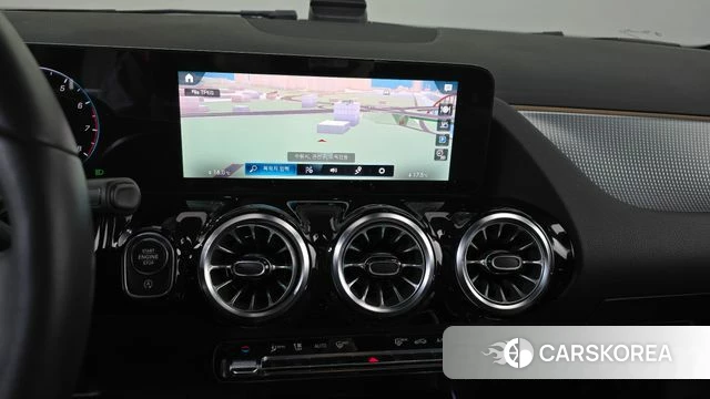 Mercedes-Benz GLA - Class H247 2021 Белый из Кореи, фото 3