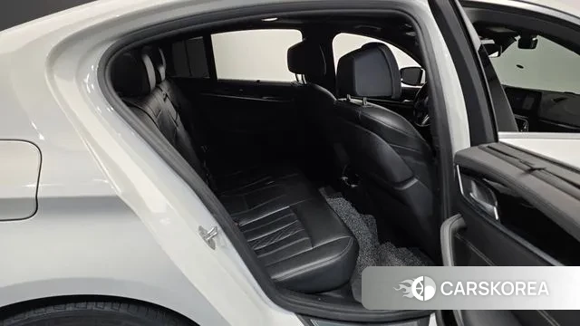 BMW 5 Series (G30) 2019 Белый из Кореи, фото 3