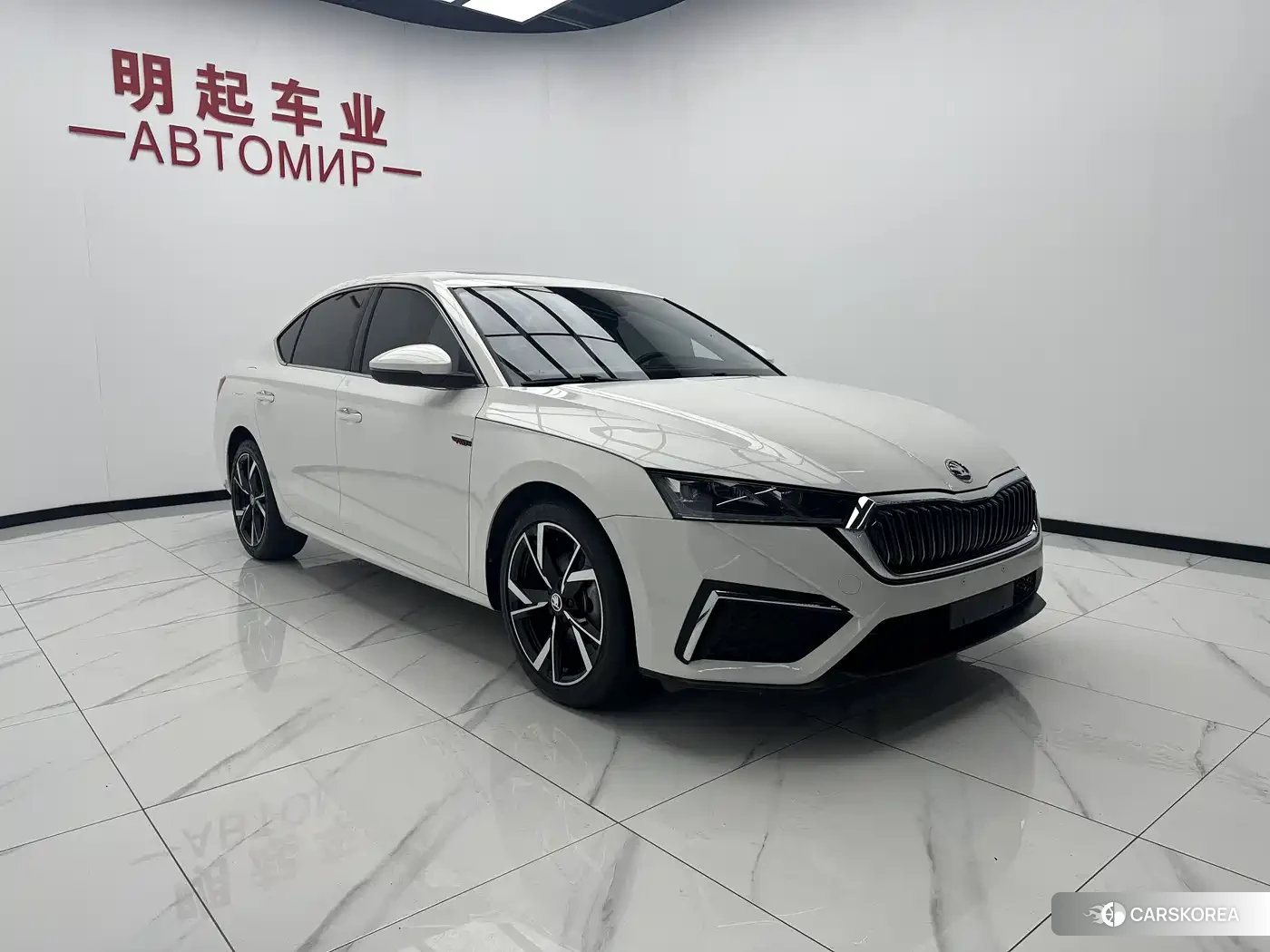 Skoda Octavia 2023 Белый из Китая, фото 3