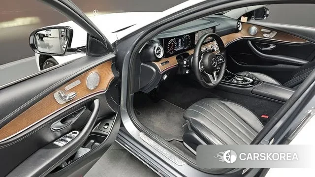 Mercedes-Benz E-Class W213 2018 Белый из Кореи, фото 3