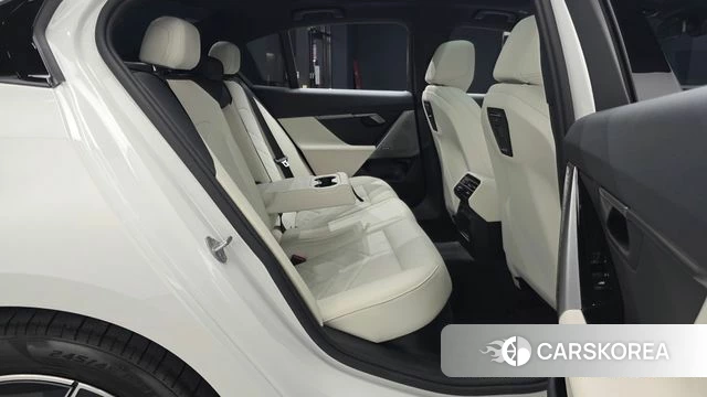 BMW 5 Series (G60) 2025 Белый из Кореи, фото 3