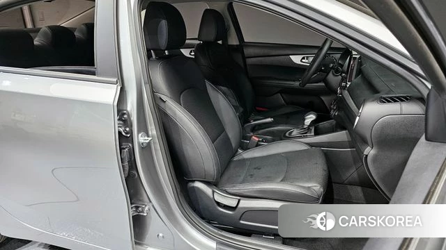 Kia The New K3 2nd generation 2021 Серебристо-серый из Кореи, фото 3