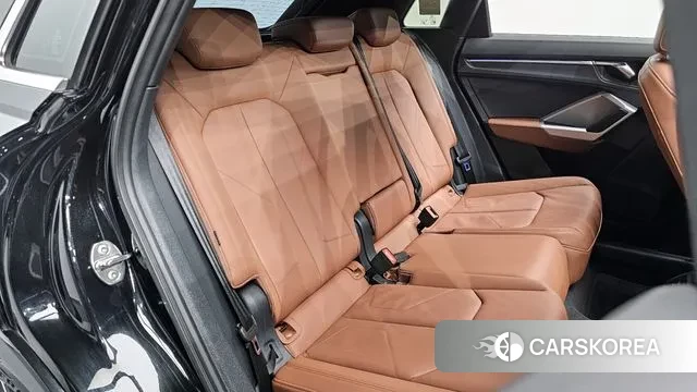 Audi Q3 (F3) 2023 Черный из Кореи, фото 3