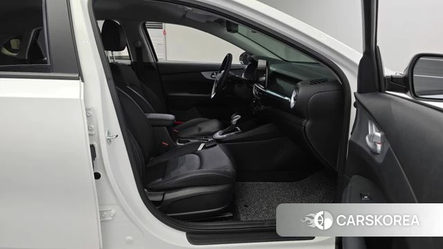 Kia The New K3 2nd generation 2022 Белый из Кореи, фото 3