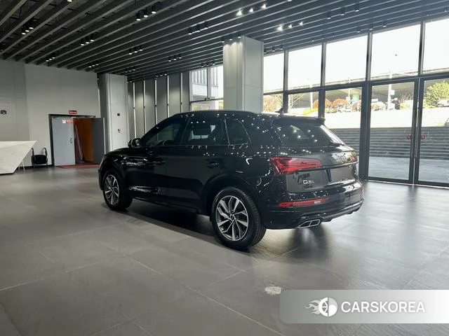 Audi Q5L 2023 Черный из Китая, фото 3