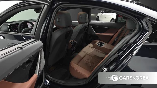 BMW 5 Series (G60) 2026 Черный из Кореи, фото 3