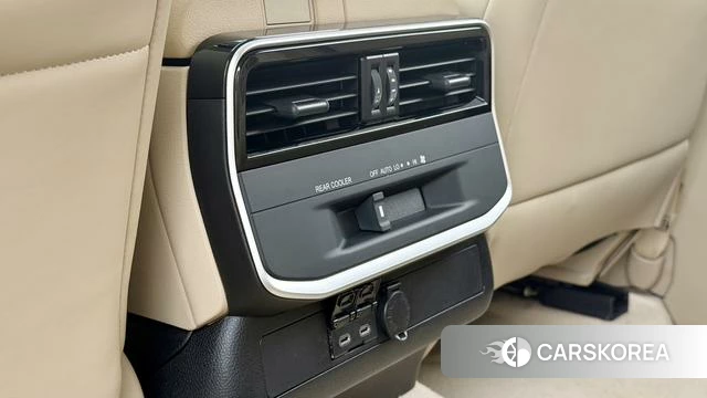 Toyota Land Cruiser (imported) 2023 Белый из Китая, фото 3