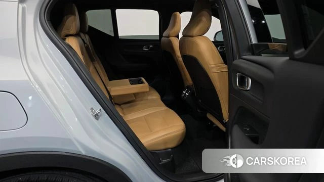 Volvo XC40 2020 Серебристо-серый из Кореи, фото 3