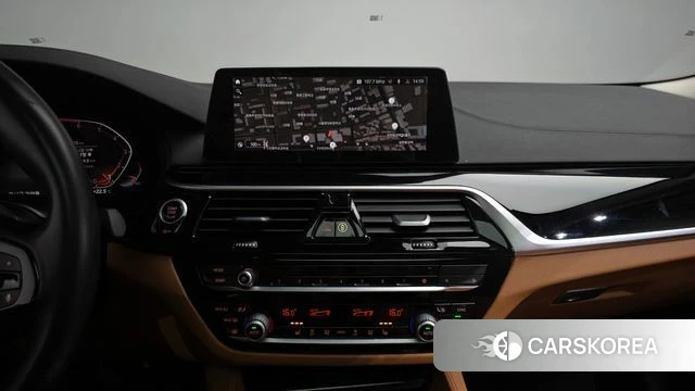 BMW 5 Series (G30) 2019 Белый из Кореи, фото 3