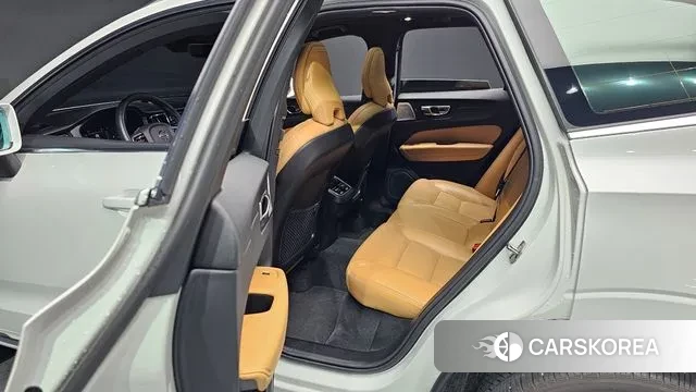 Volvo XC60 second Generation 2021 Белый из Кореи, фото 3