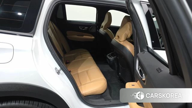Volvo V60 Cross-Country 2nd Generation 2019 Белый из Кореи, фото 3