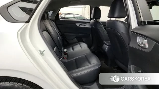 Kia The New K3 2nd generation 2021 Белый из Кореи, фото 3