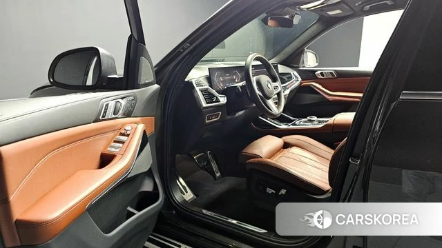 BMW X7 (G07) 2024 Песочный из Кореи, фото 3