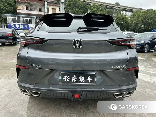 Chang'an UNI-T 2022 Темно-серый из Китая, фото 3