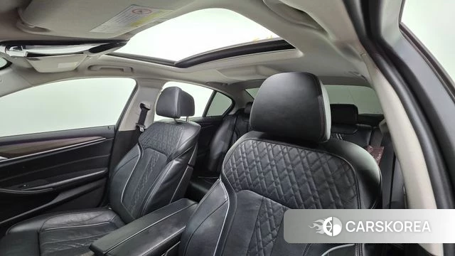 BMW 5 Series (G30) 2018 Белый из Кореи, фото 3