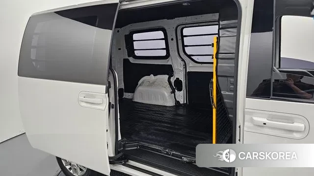 Hyundai Staria 2023 Белый из Кореи, фото 3