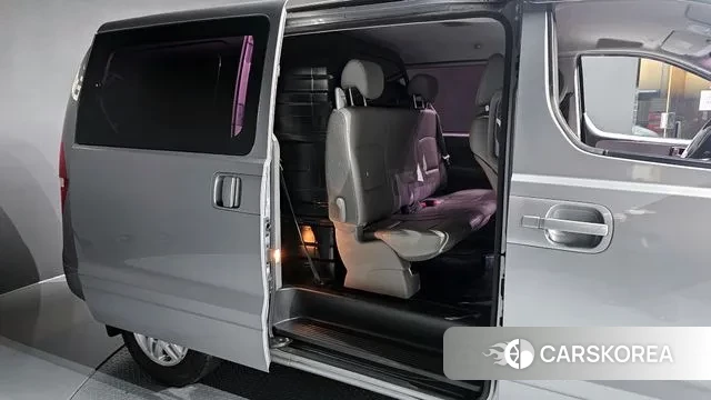 Hyundai The New Grand Starex 2019 Серебристо-серый из Кореи, фото 3