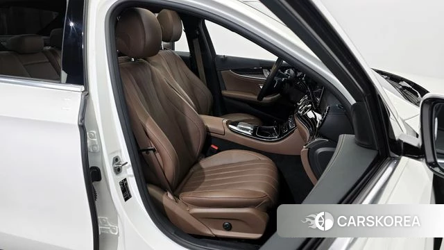 Mercedes-Benz E-Class W213 2021 Белый из Кореи, фото 3