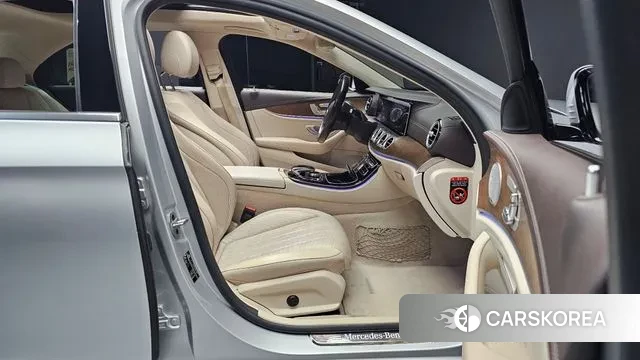 Mercedes-Benz E-Class W213 2019 Серебристо-серый из Кореи, фото 3