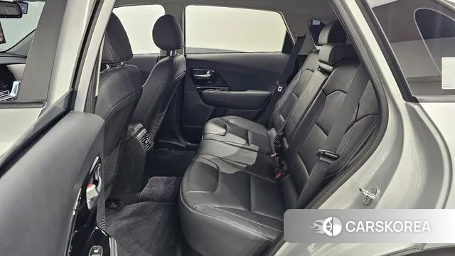 Kia Niro EV 2021 Серебряный из Кореи, фото 3