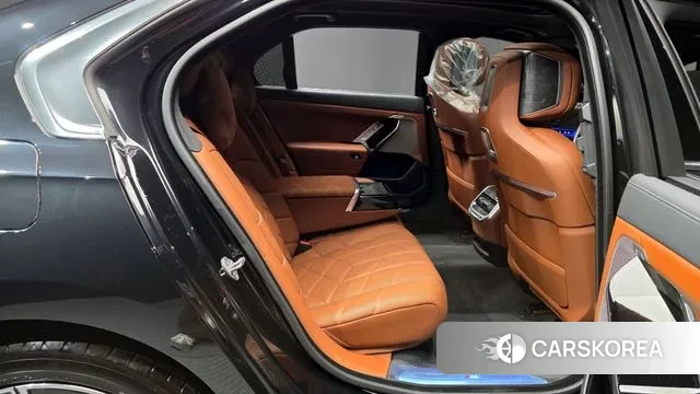 BMW 7 Series (G70) 2024 Черный из Кореи, фото 3