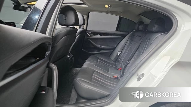 BMW 5 Series (G30) 2018 Белый из Кореи, фото 3