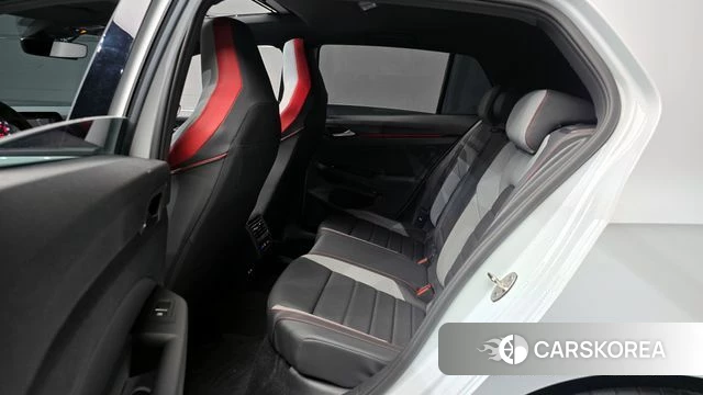 Volkswagen Golf 8th Generation 2023 Белый из Кореи, фото 3