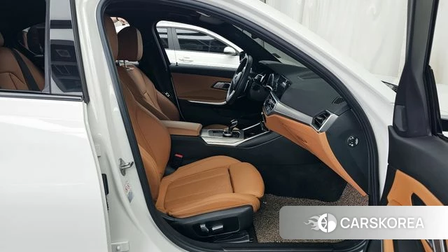 BMW 3 Series (G20) 2022 Белый из Кореи, фото 3
