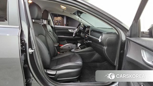 Kia The New K3 2nd generation 2022 Серебристо-серый из Кореи, фото 3