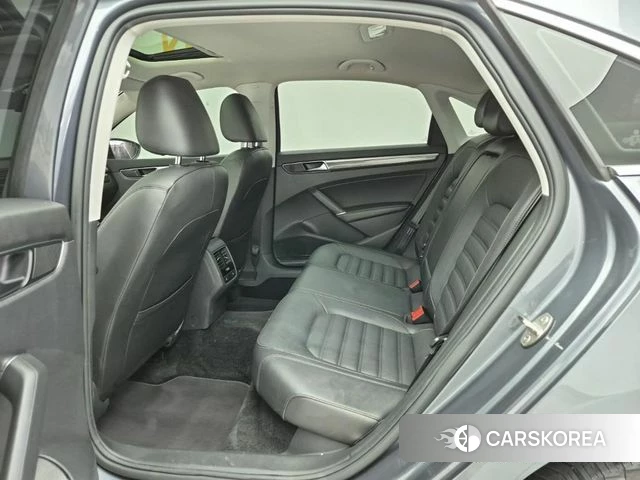 Volkswagen The New Passat 2018 Серебристо-серый из Кореи, фото 3
