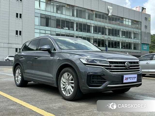 Volkswagen Touareg 2021 Темно-серый из Китая, фото 3