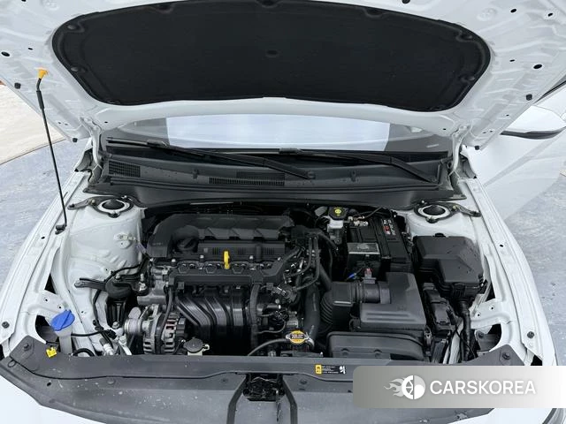 Hyundai Elantra 2023 Белый из Китая, фото 3