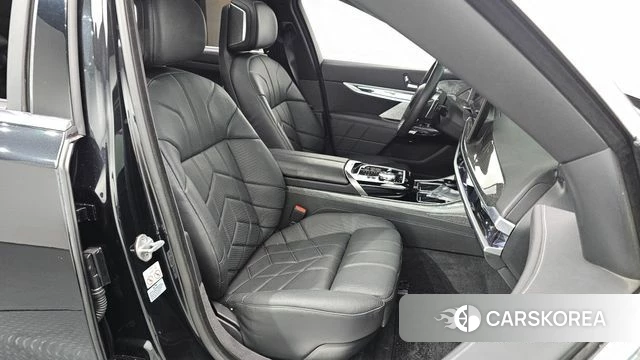 BMW 7 Series (G70) 2023 Черный из Кореи, фото 3