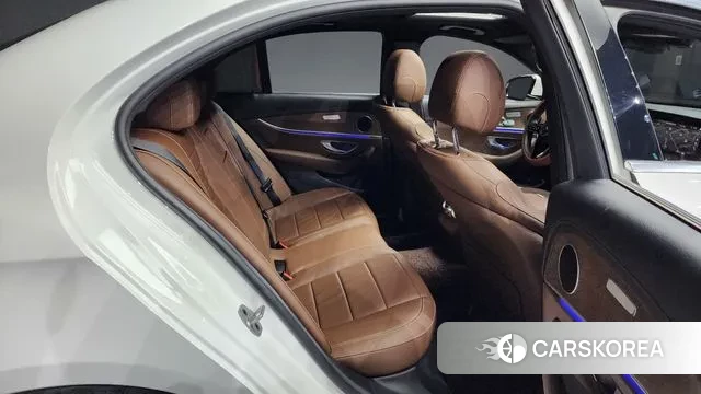 Mercedes-Benz E-Class W213 2022 Белый из Кореи, фото 3